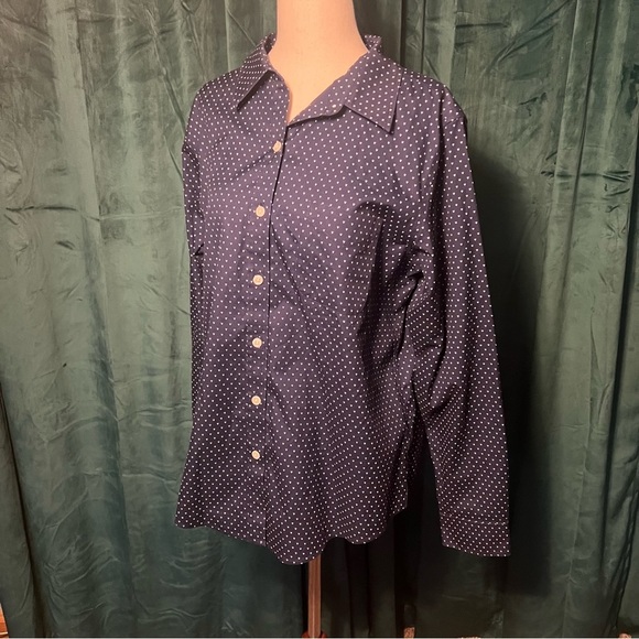NWOT LL Bean Navy Blue with White Wrinkle Free Button Down Long Sleeved Blouse - Picture 4 of 9